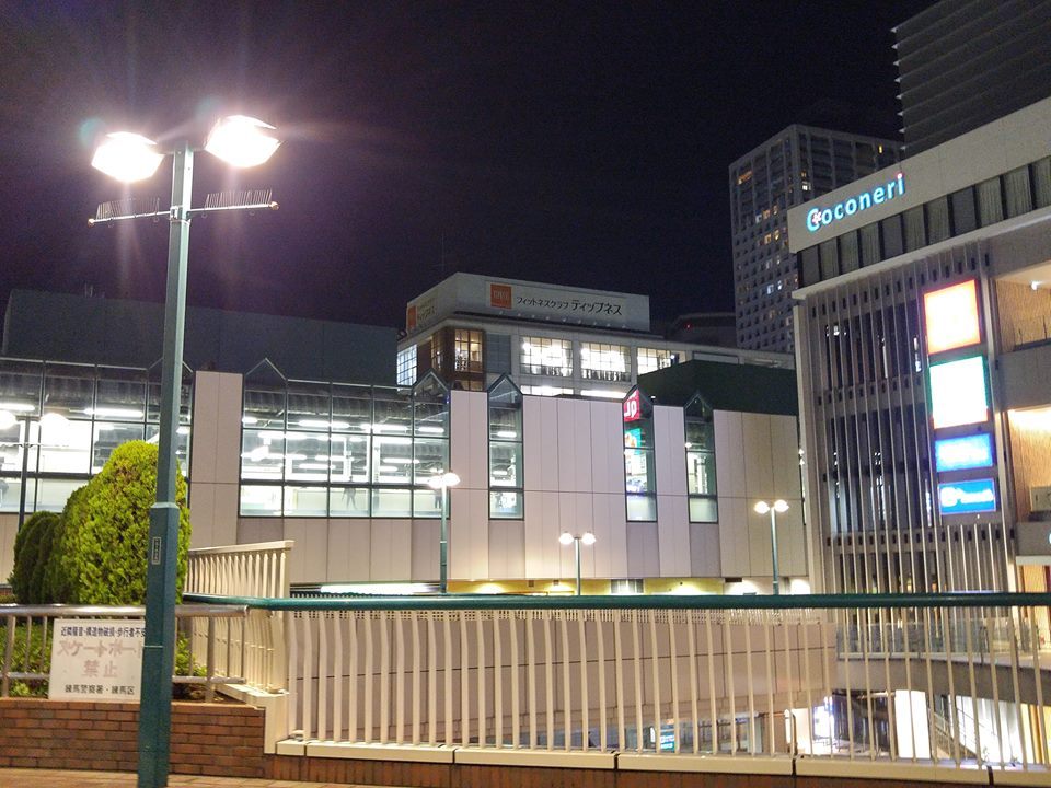 新幹線の駅のような練馬駅
