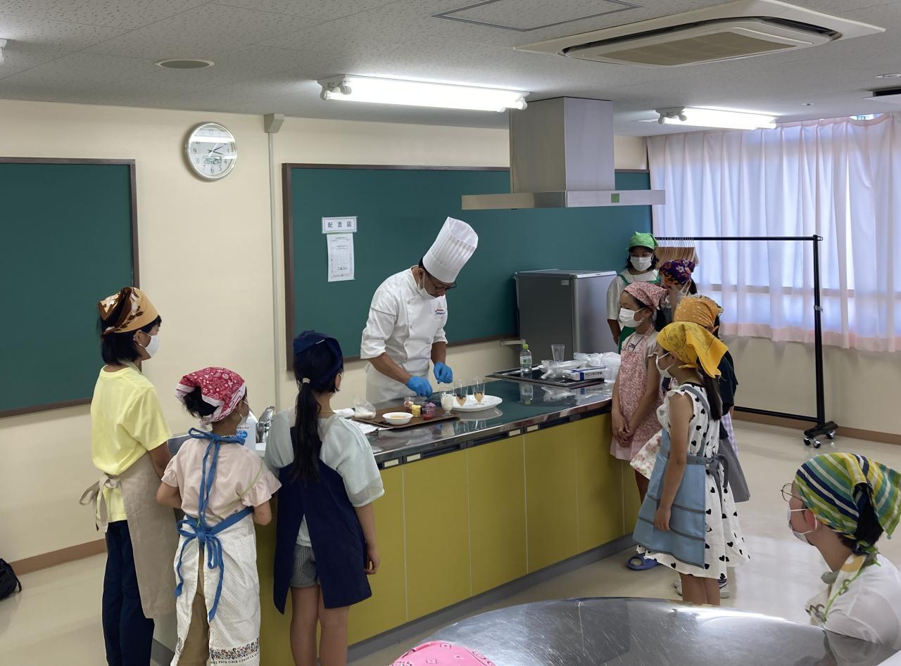 2026年度　第6回【ねりま観光ツアー】「練馬産ブルーベリー&times;パティスリーキャロリーヌ」　親子で一緒にパフェ作り体験ツアー参加者募集